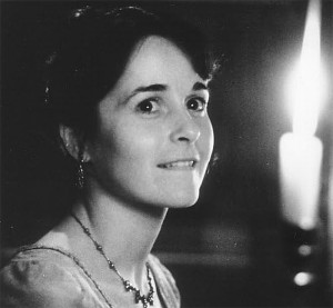 Amanda Root as Anne Elliot